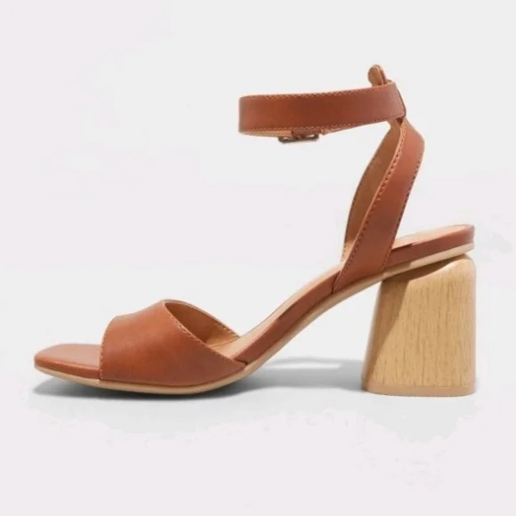 Women's Lauren Heels - Universal Thread" Brown - Picture 2 of 8